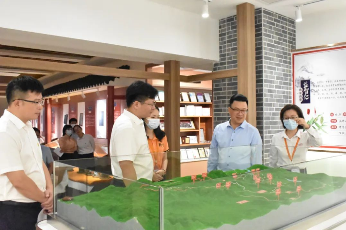 衍生動態(tài)丨云城區(qū)委書記葉偉光一行蒞臨衍生健康醫(yī)藥產(chǎn)業(yè)園參觀調研
